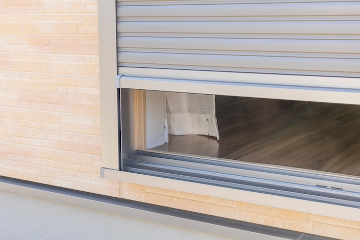 新築住宅の窓のシャッター